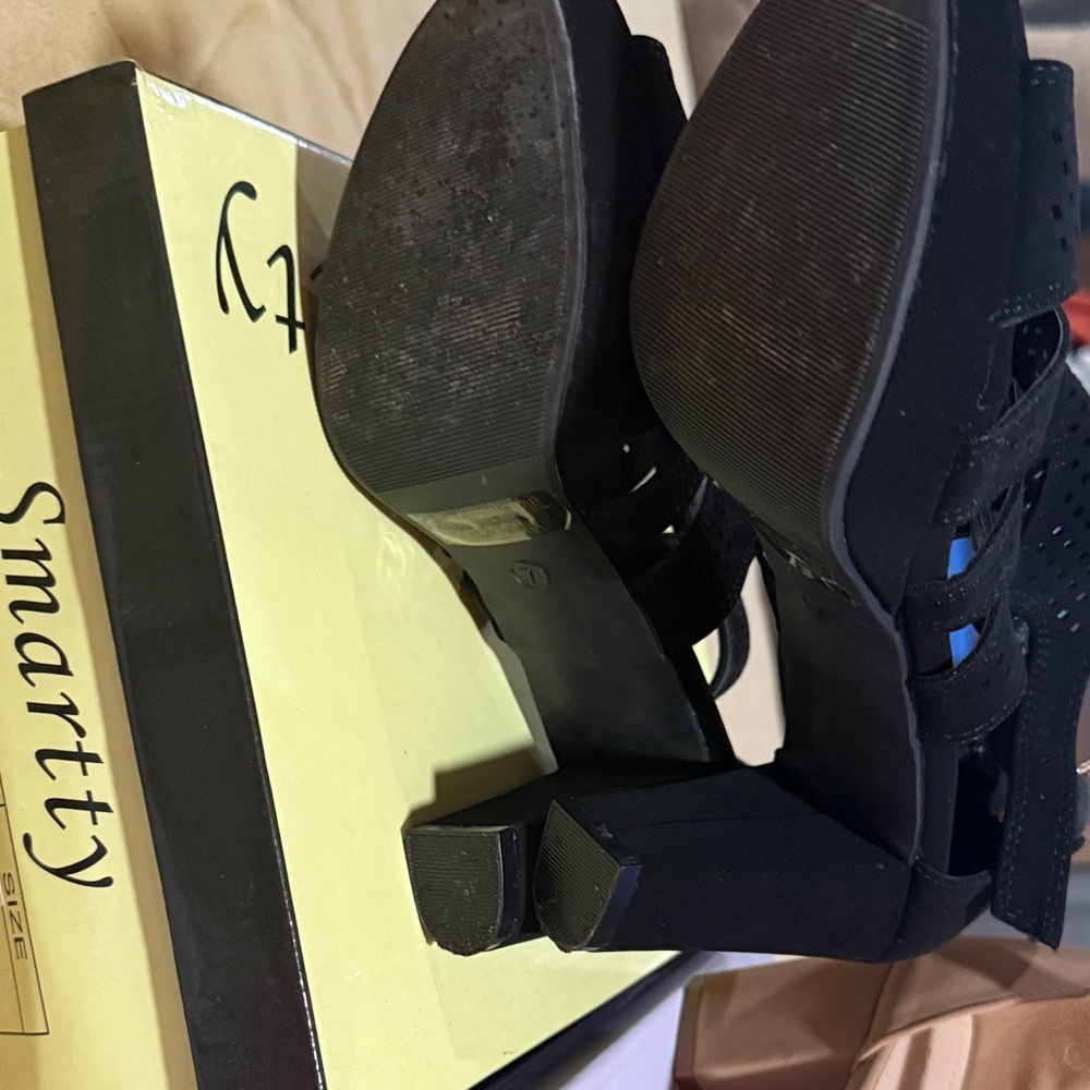 Bundle of shoes - Picture 4 of 11